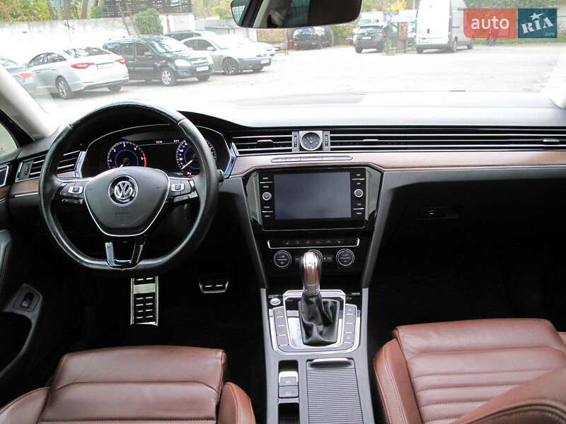Седан Volkswagen Passat 2018 в Киеве