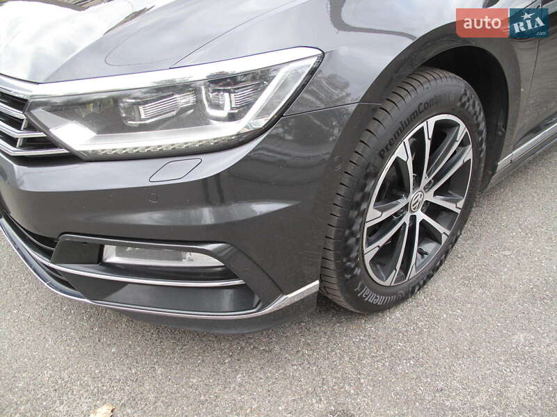 Седан Volkswagen Passat 2018 в Киеве