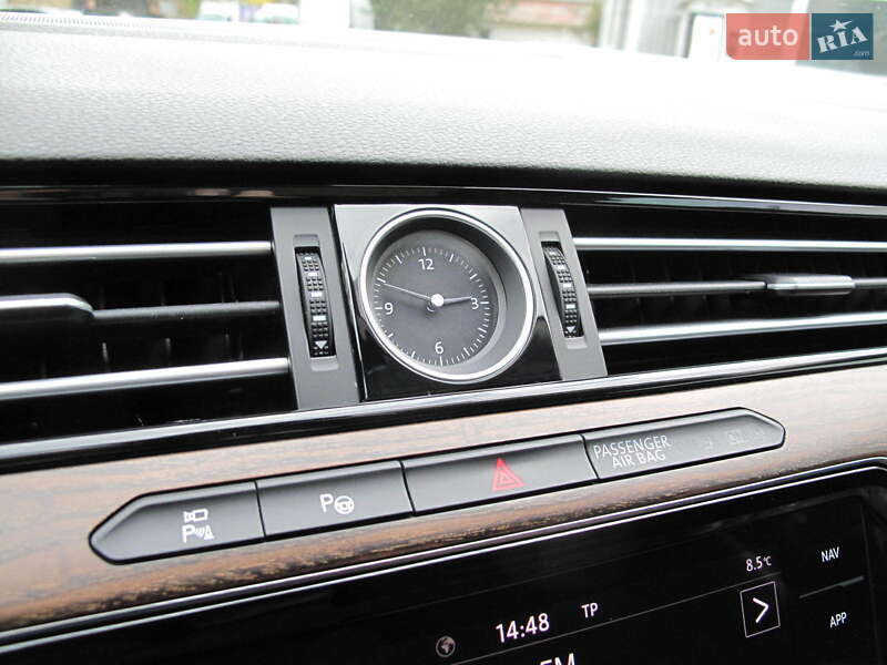 Седан Volkswagen Passat 2018 в Киеве