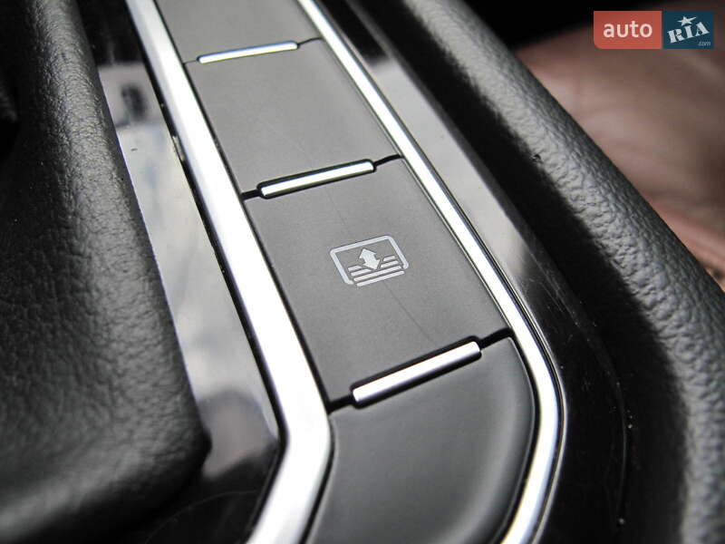 Седан Volkswagen Passat 2018 в Киеве