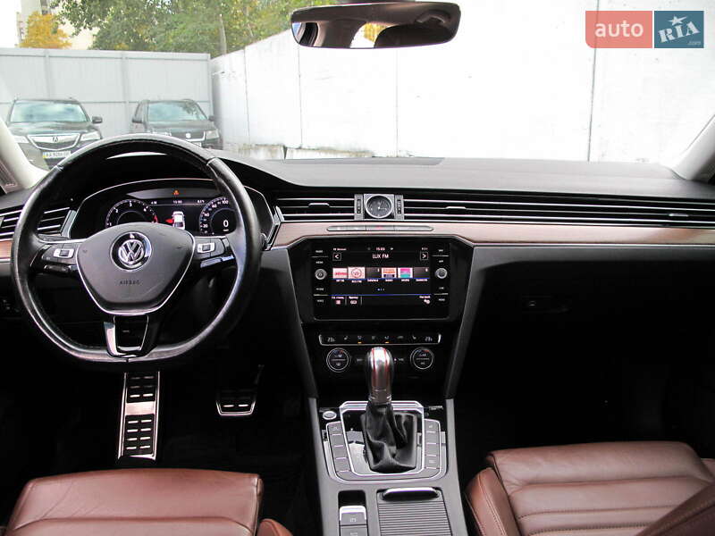 Седан Volkswagen Passat 2018 в Киеве