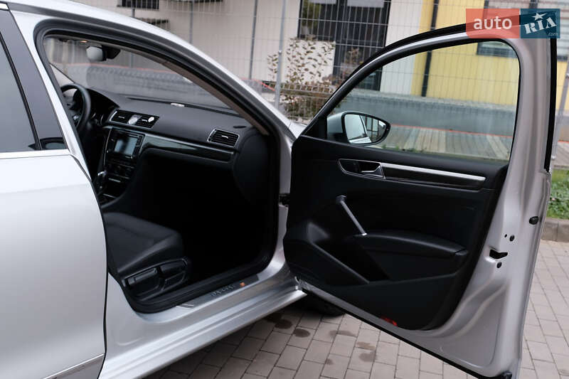 Седан Volkswagen Passat 2016 в Луцьку