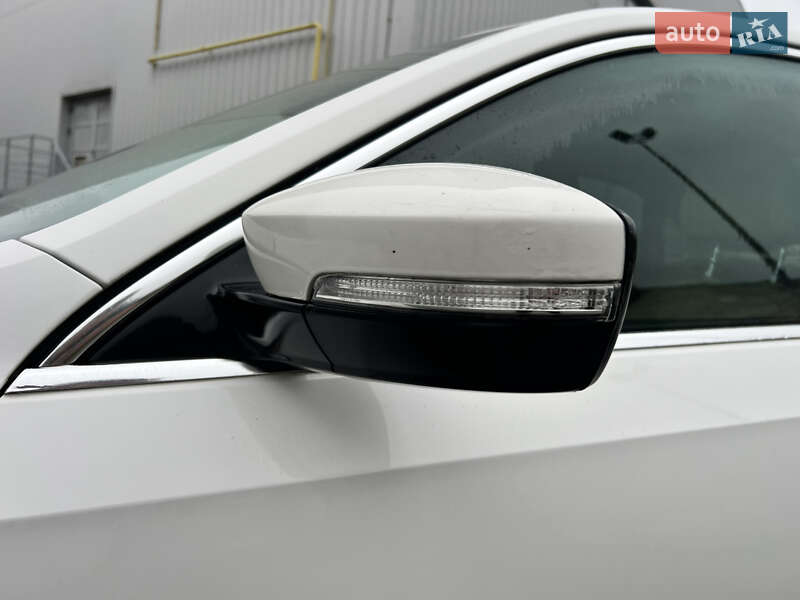 Седан Volkswagen Passat 2012 в Львове