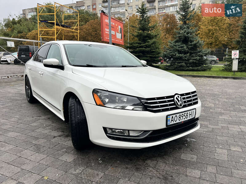 Седан Volkswagen Passat 2012 в Львове