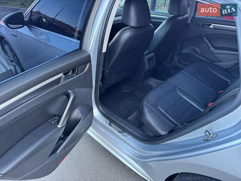 Седан Volkswagen Passat 2017 в Николаеве