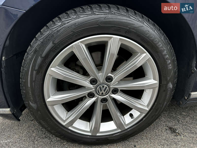 Универсал Volkswagen Passat 2015 в Киеве