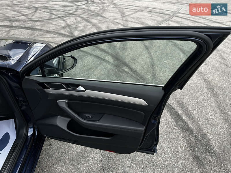 Универсал Volkswagen Passat 2015 в Киеве