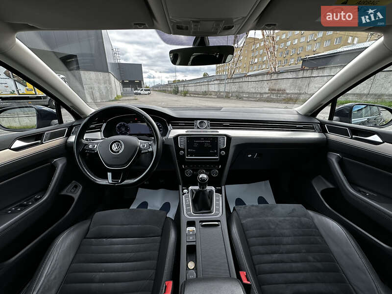 Универсал Volkswagen Passat 2015 в Киеве