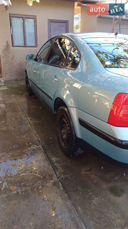 Седан Volkswagen Passat 1999 в Черновцах