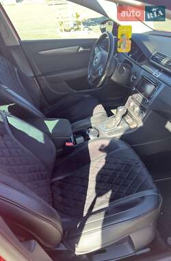 Універсал Volkswagen Passat 2012 в 