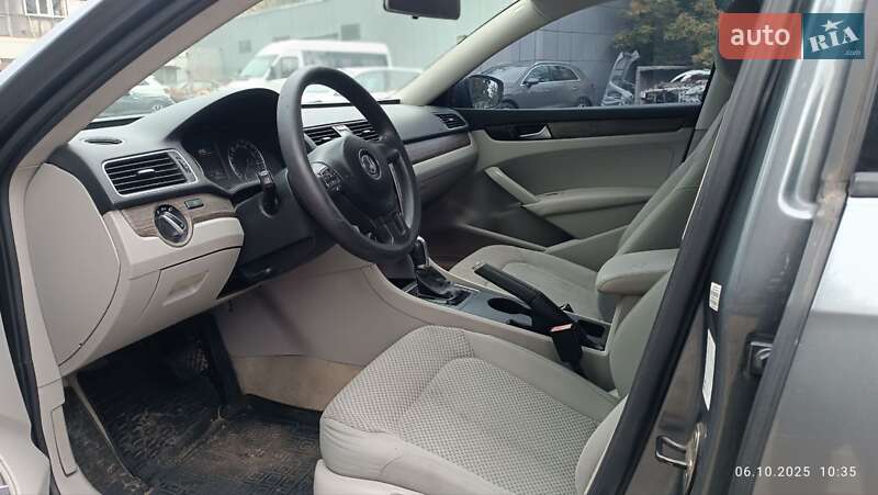 Седан Volkswagen Passat 2012 в Києві