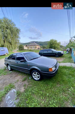 Седан Volkswagen Passat 1988 в Ужгороде