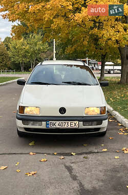 Универсал Volkswagen Passat 1989 в 