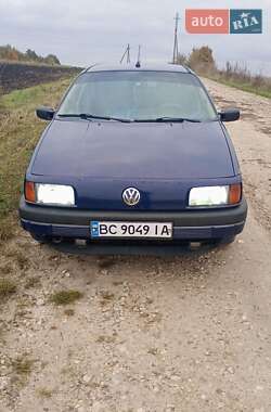 Седан Volkswagen Passat 1992 в Бродах