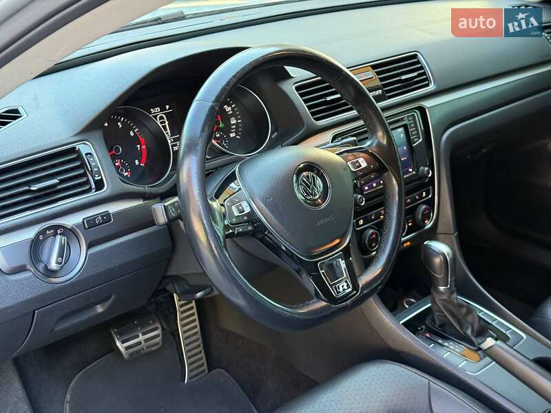 Седан Volkswagen Passat 2018 в Павлограді