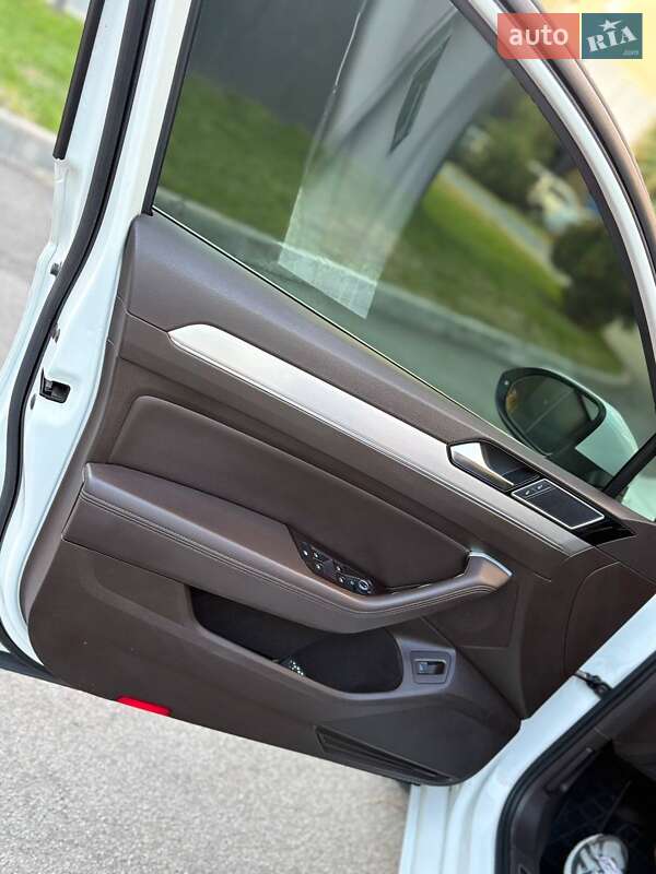 Седан Volkswagen Passat 2016 в Виннице