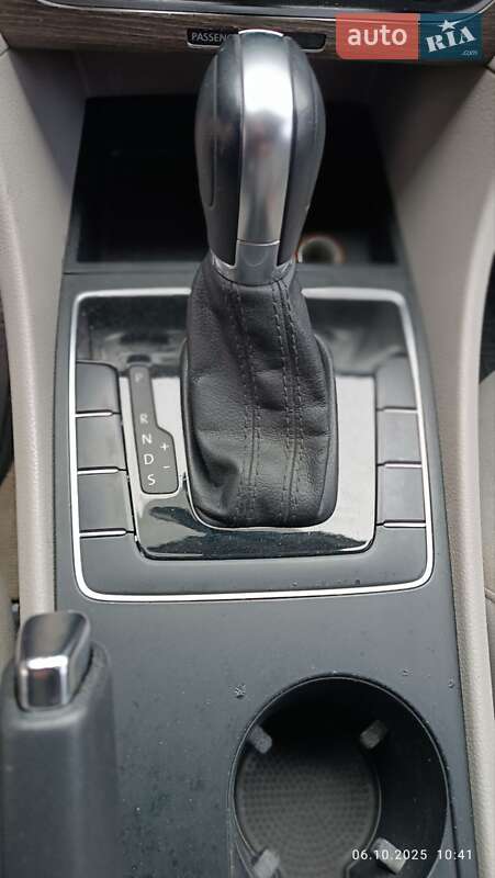 Седан Volkswagen Passat 2012 в Києві