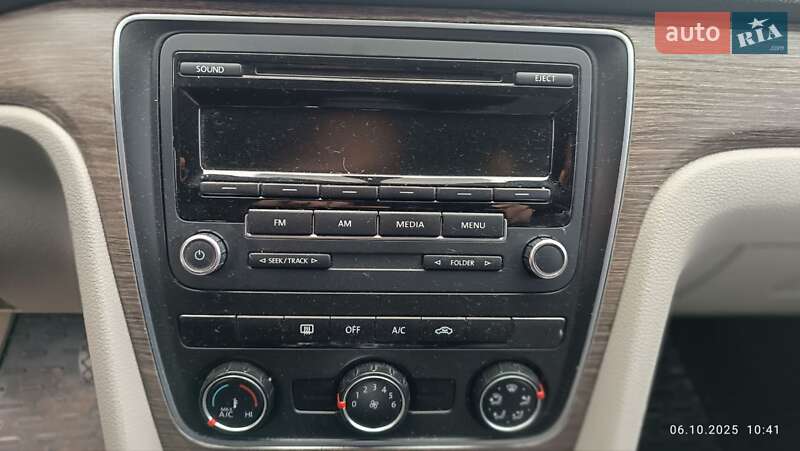 Седан Volkswagen Passat 2012 в Києві