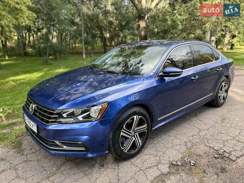 Седан Volkswagen Passat 2015 в Одессе