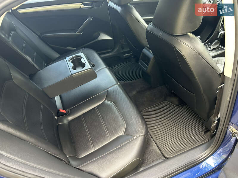 Седан Volkswagen Passat 2015 в Одессе