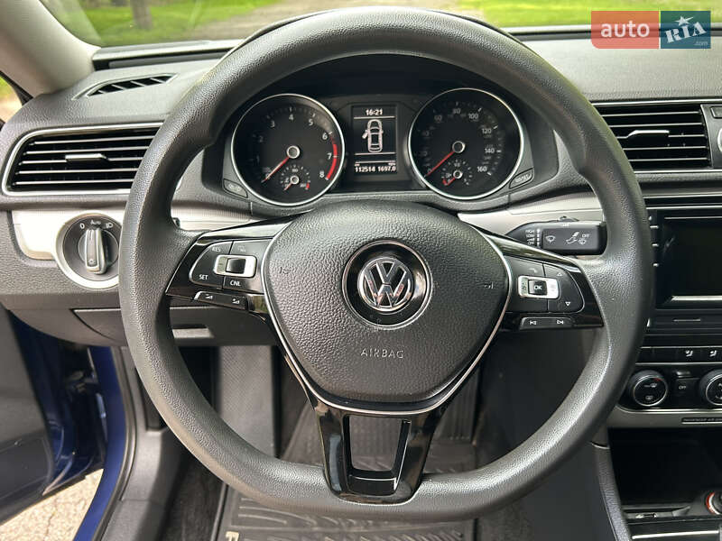 Седан Volkswagen Passat 2015 в Одессе