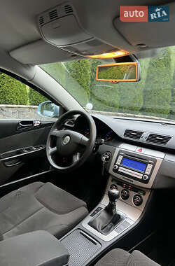 Седан Volkswagen Passat 2005 в 