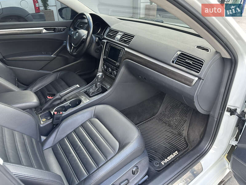 Седан Volkswagen Passat 2016 в Виннице