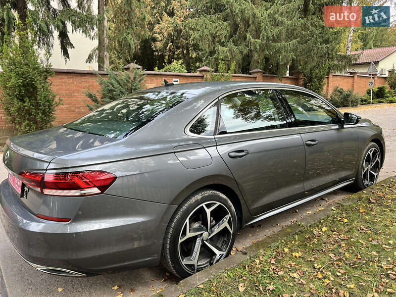 Седан Volkswagen Passat 2020 в Львове