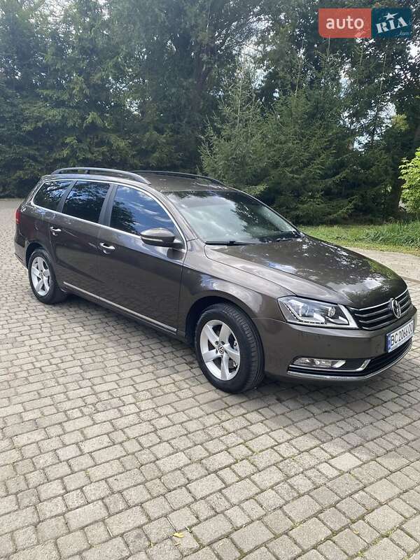 Універсал Volkswagen Passat 2012 в Мостиській