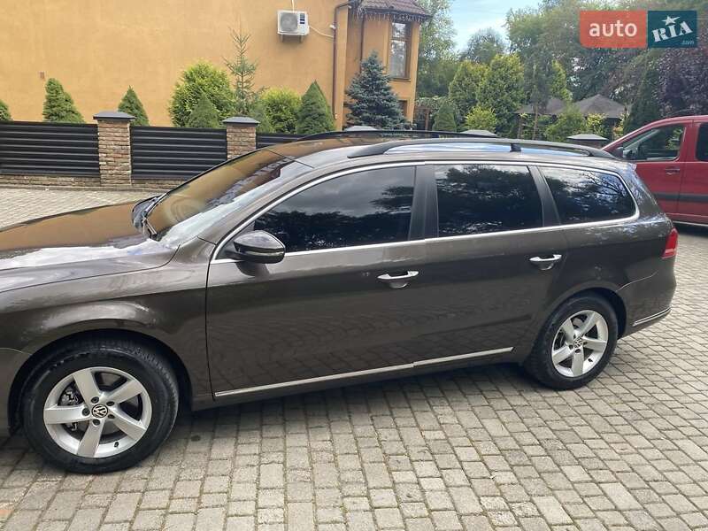 Універсал Volkswagen Passat 2012 в Мостиській