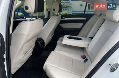 Седан Volkswagen Passat 2015 в 