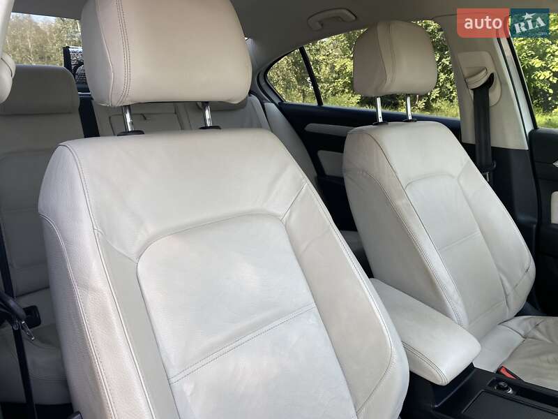 Седан Volkswagen Passat 2015 в Киеве