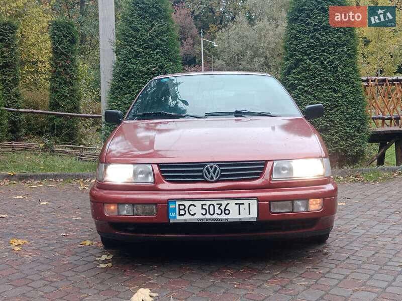 Седан Volkswagen Passat 1995 в Дрогобичі