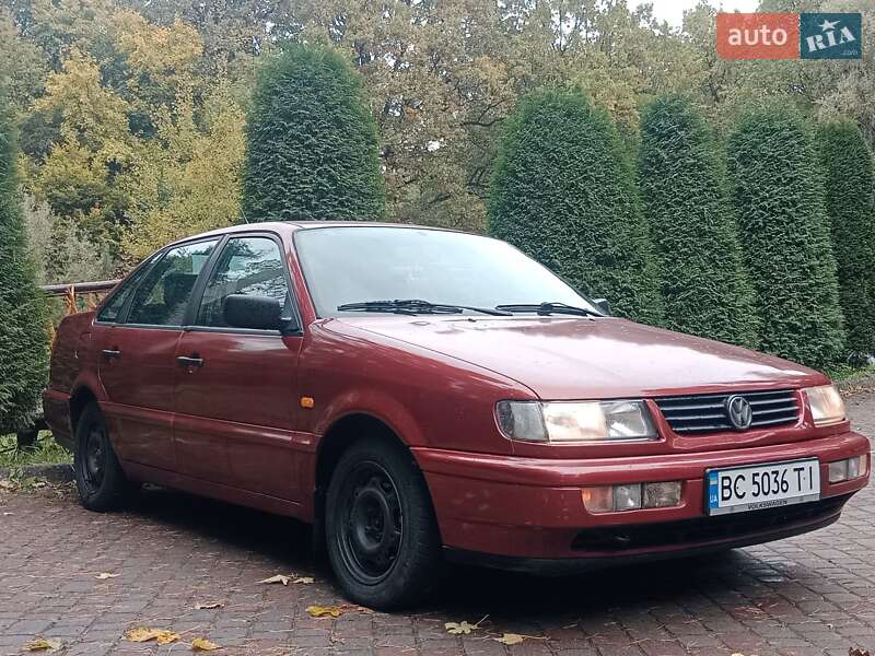 Седан Volkswagen Passat 1995 в Дрогобичі