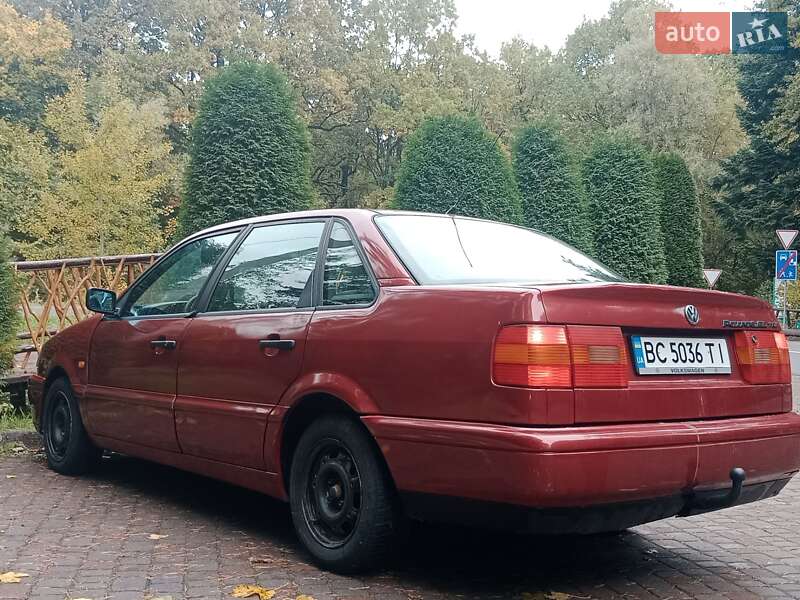 Седан Volkswagen Passat 1995 в Дрогобичі