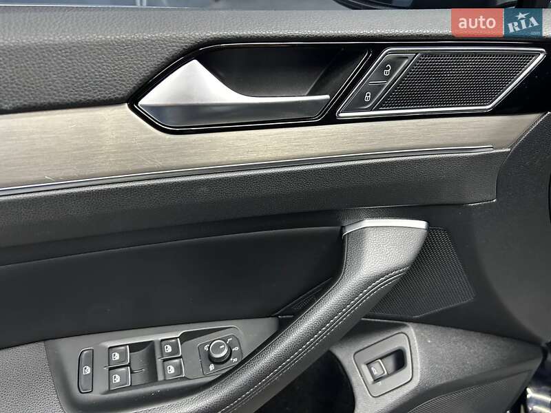 Універсал Volkswagen Passat 2018 в Чернівцях