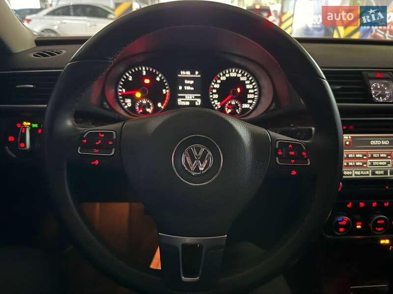 Седан Volkswagen Passat 2012 в Одесі
