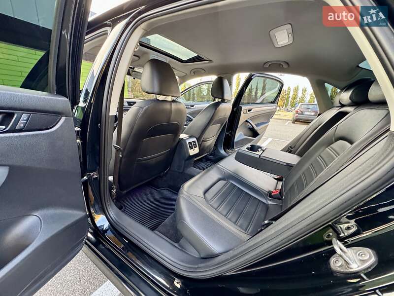Седан Volkswagen Passat 2014 в Киеве