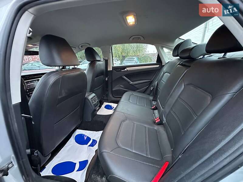 Седан Volkswagen Passat 2020 в Луцке