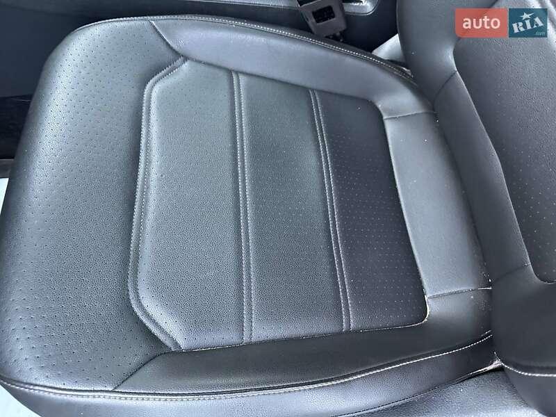 Седан Volkswagen Passat 2020 в Луцке