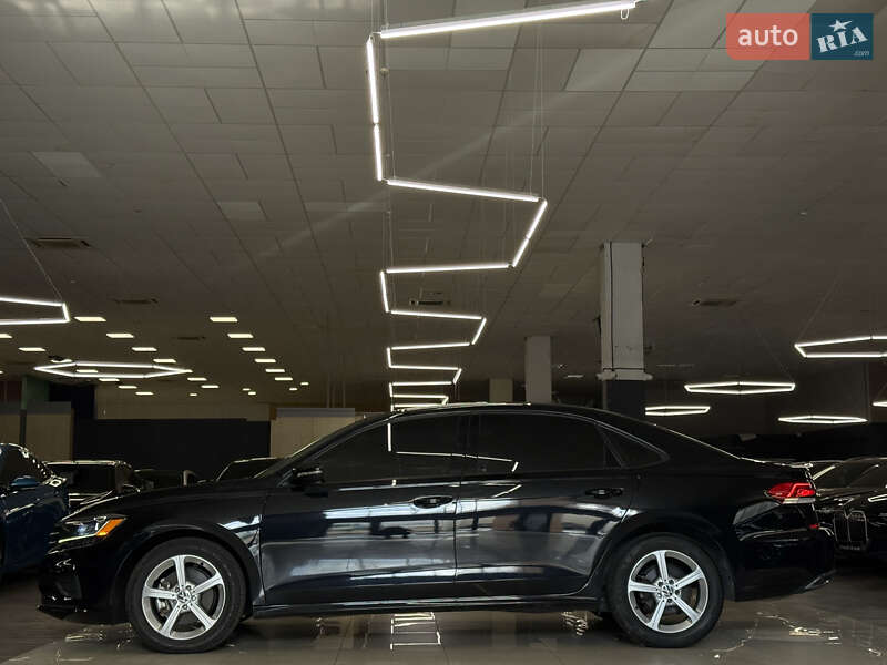 Седан Volkswagen Passat 2021 в Николаеве