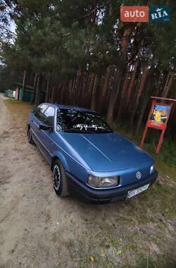 Седан Volkswagen Passat 1992 в Славуте