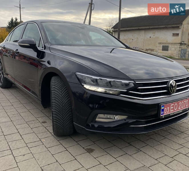 Седан Volkswagen Passat 2020 в Дрогобичі