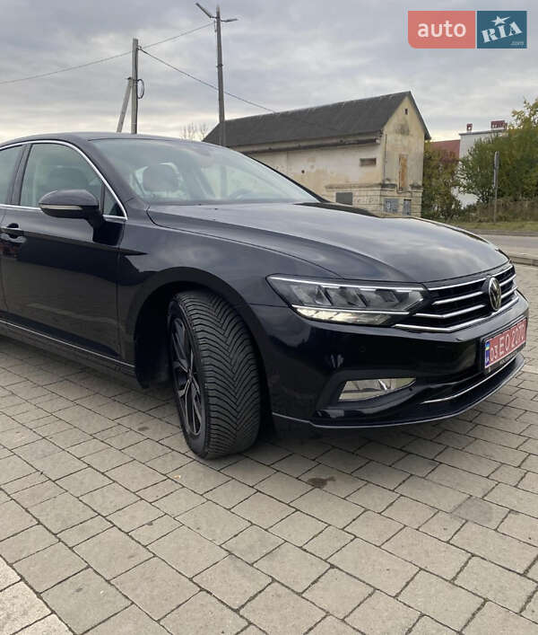 Седан Volkswagen Passat 2020 в Дрогобичі