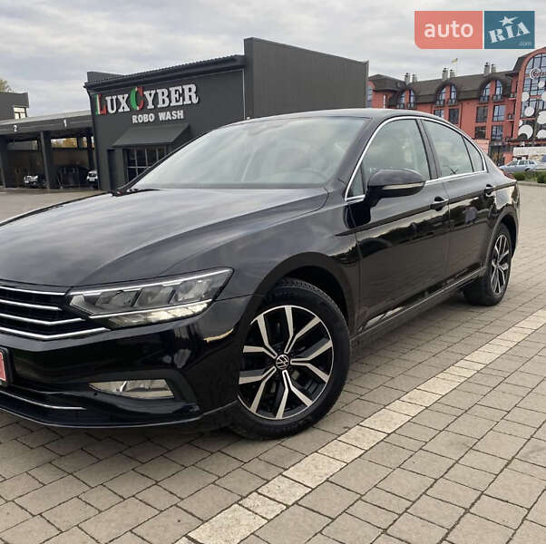 Седан Volkswagen Passat 2020 в Дрогобичі