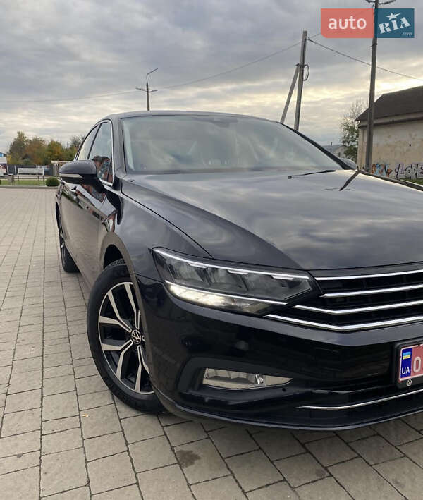 Седан Volkswagen Passat 2020 в Дрогобичі