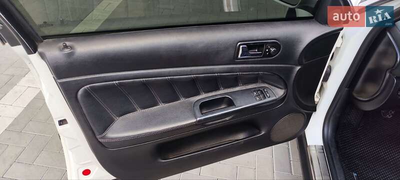 Седан Volkswagen Passat 2000 в Помічній