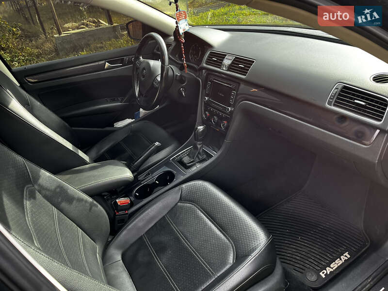 Седан Volkswagen Passat 2012 в Ивано-Франковске