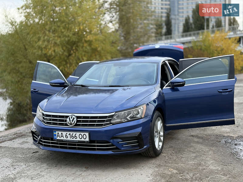 Седан Volkswagen Passat 2016 в Киеве