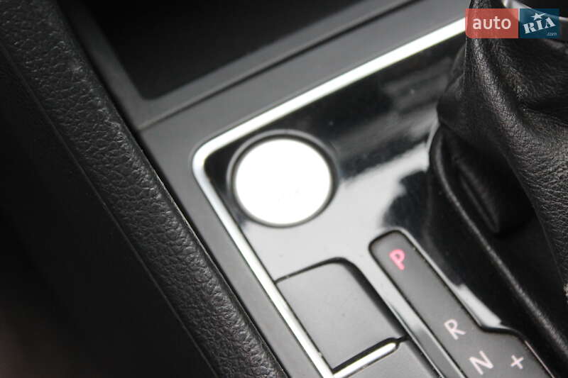 Седан Volkswagen Passat 2015 в Днепре